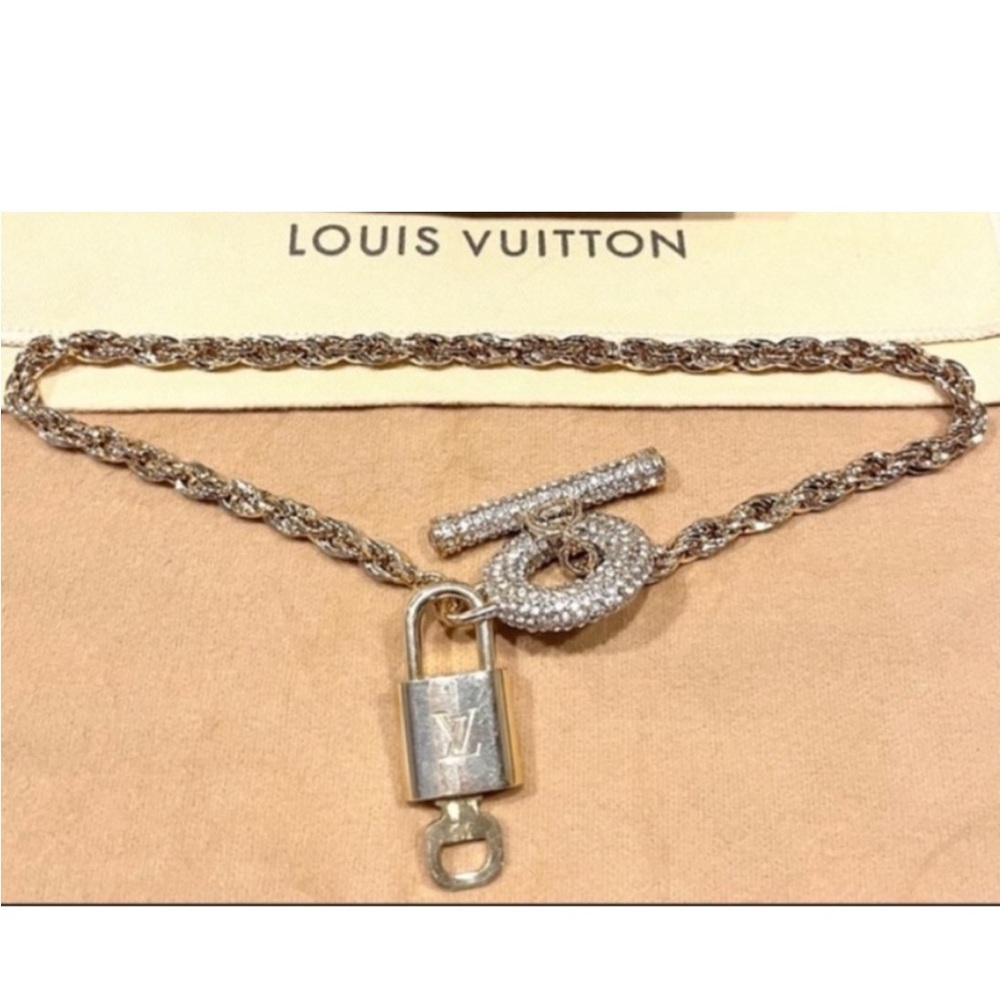 Louis Vuitton Lock and Key With Necklace - Picture 7 of 7